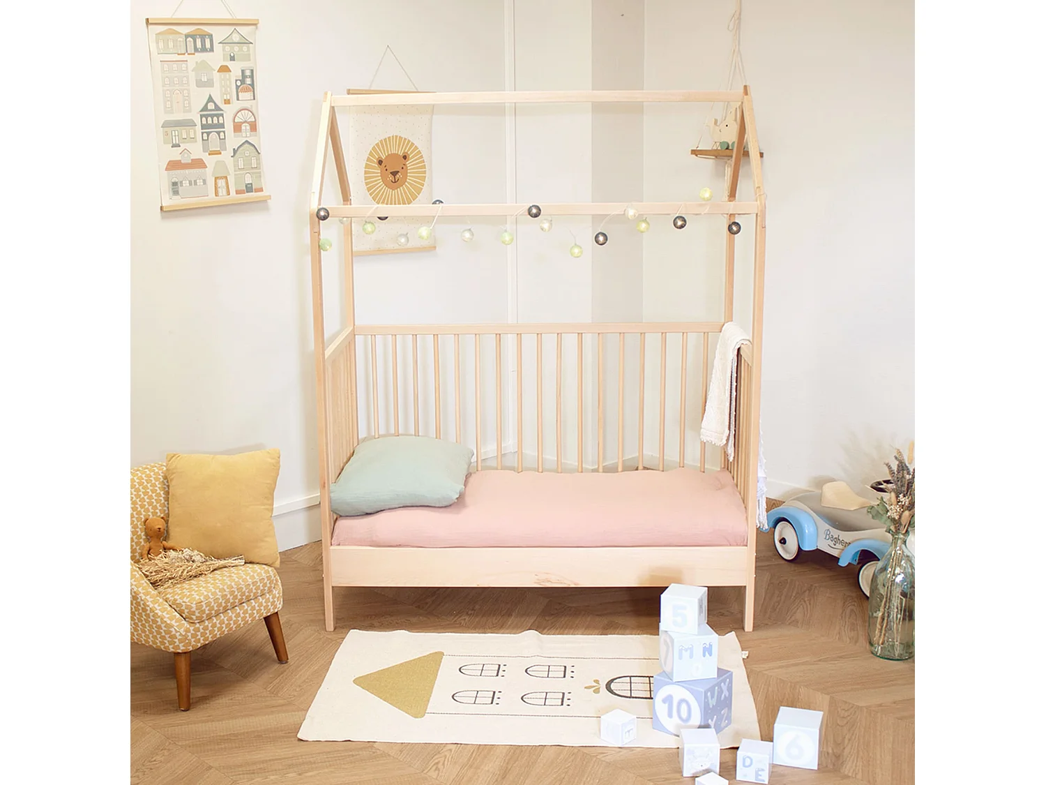 Lit bébé cabane évolutif en bois massif naturel 60x120