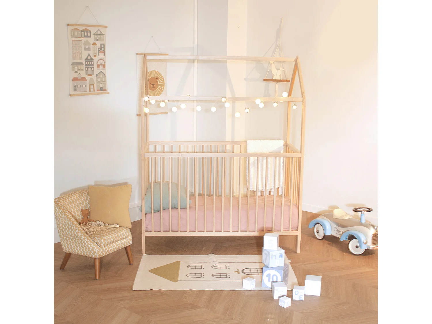 Lit bébé cabane évolutif en bois massif naturel 60x120