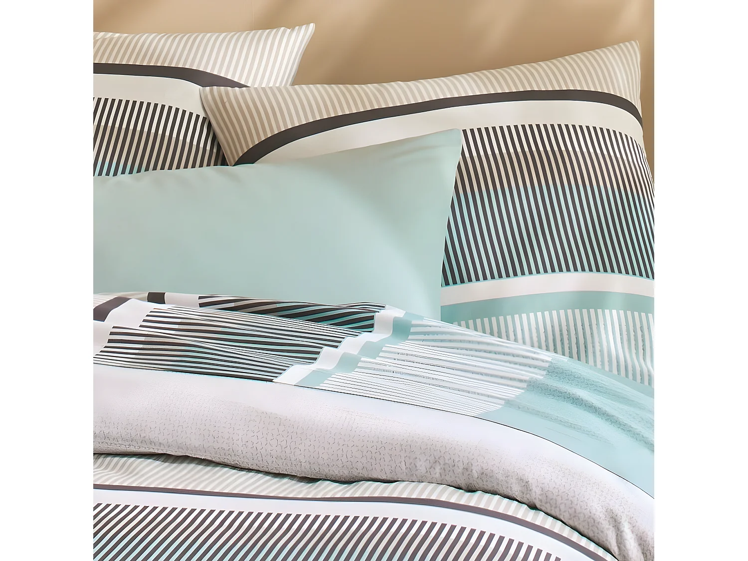 Housse de couette 240x260 cm + 2 taies d'oreiller 63x63 cm 100% Coton 57 fils Landya Cloud Blue