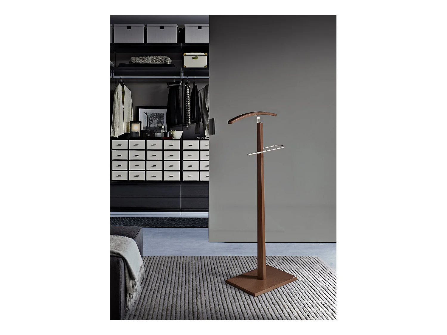 Valet de nuit - H114cm x L48cm x P28cm - hêtre massif noyer - Smart