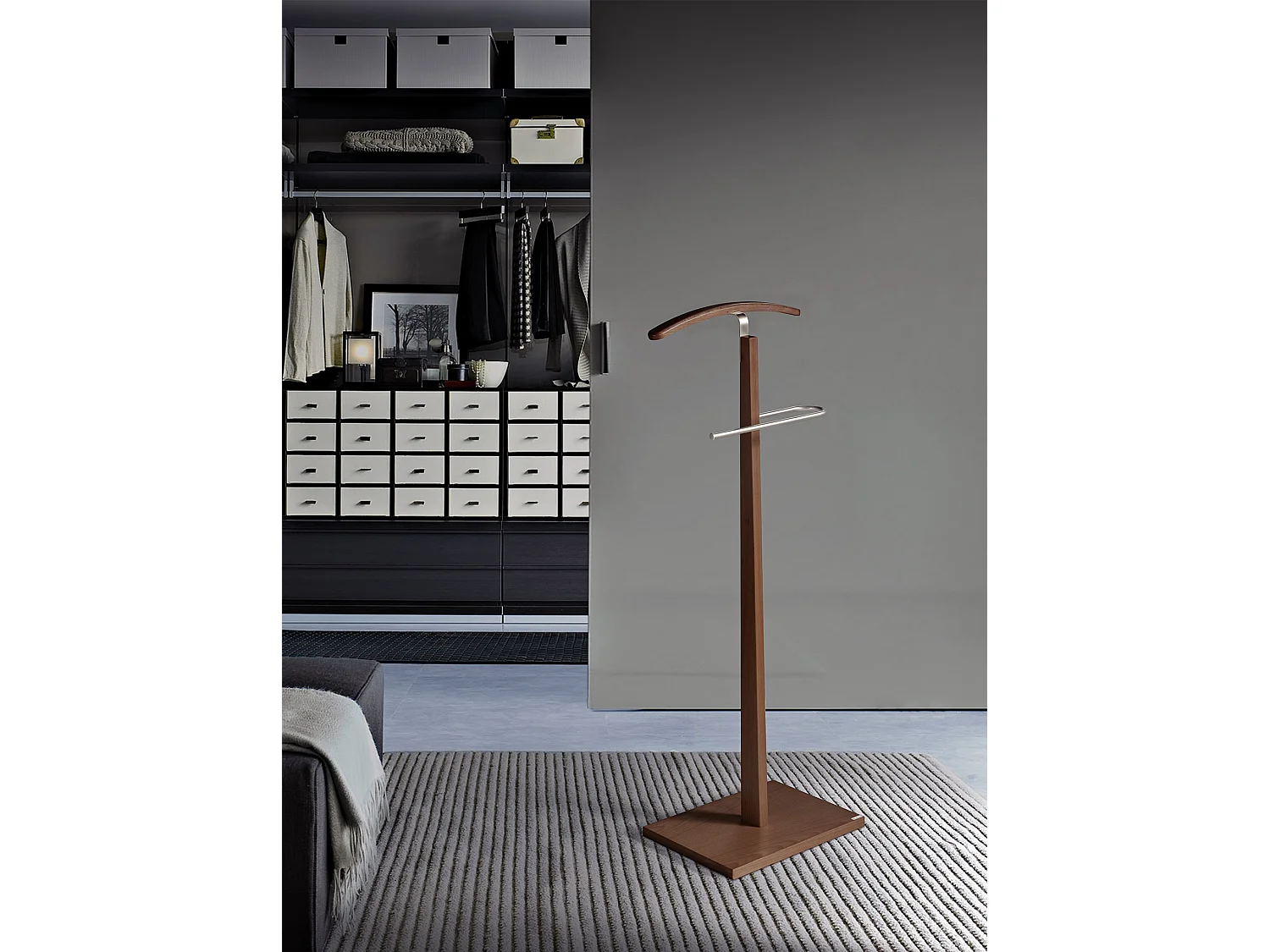 Valet de nuit - H114cm x L48cm x P28cm - hêtre massif noyer - Smart