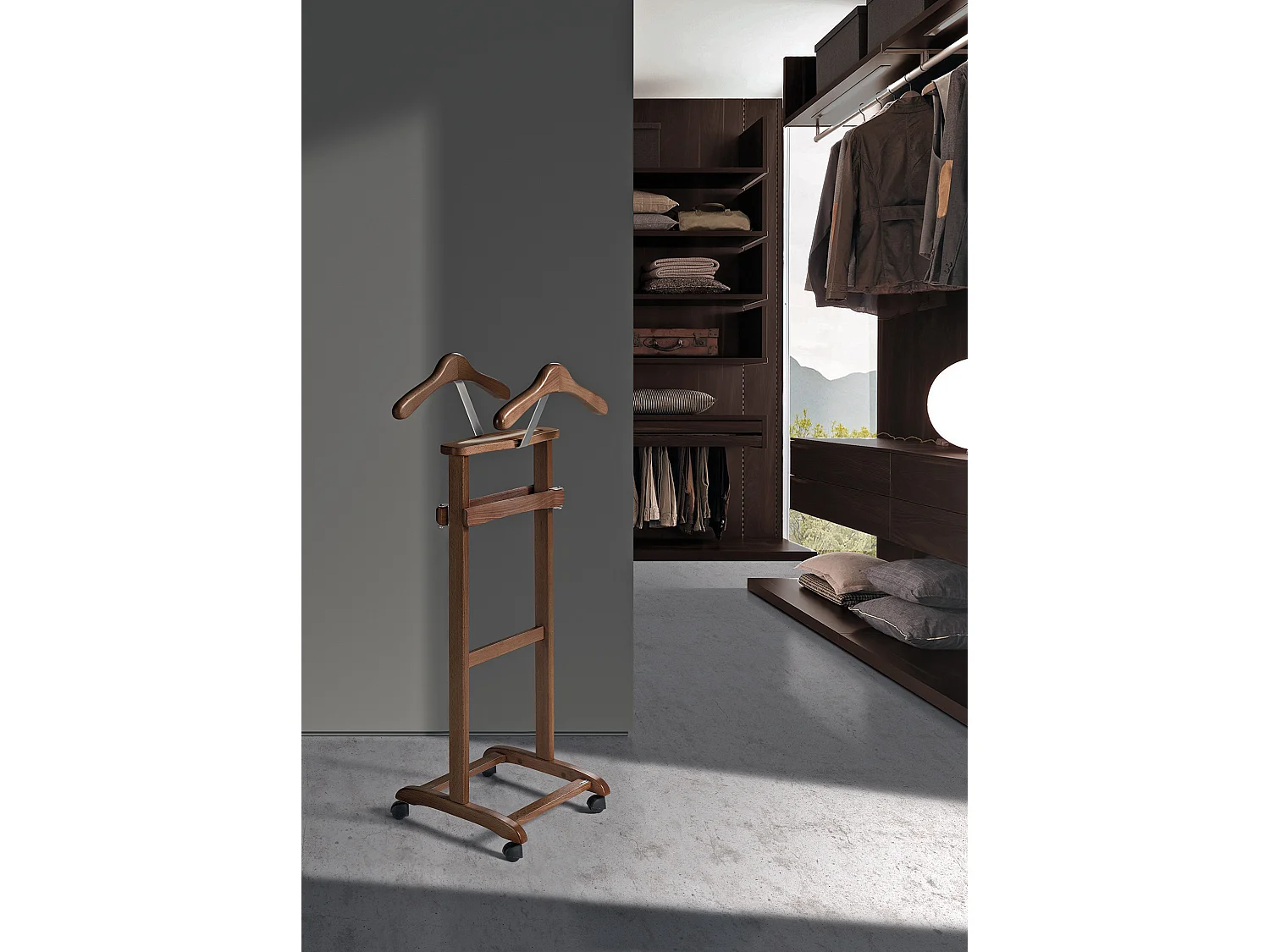 Valet de nuit à roulettes - H110cm x L47cm x P35cm - hêtre massif noyer - Double