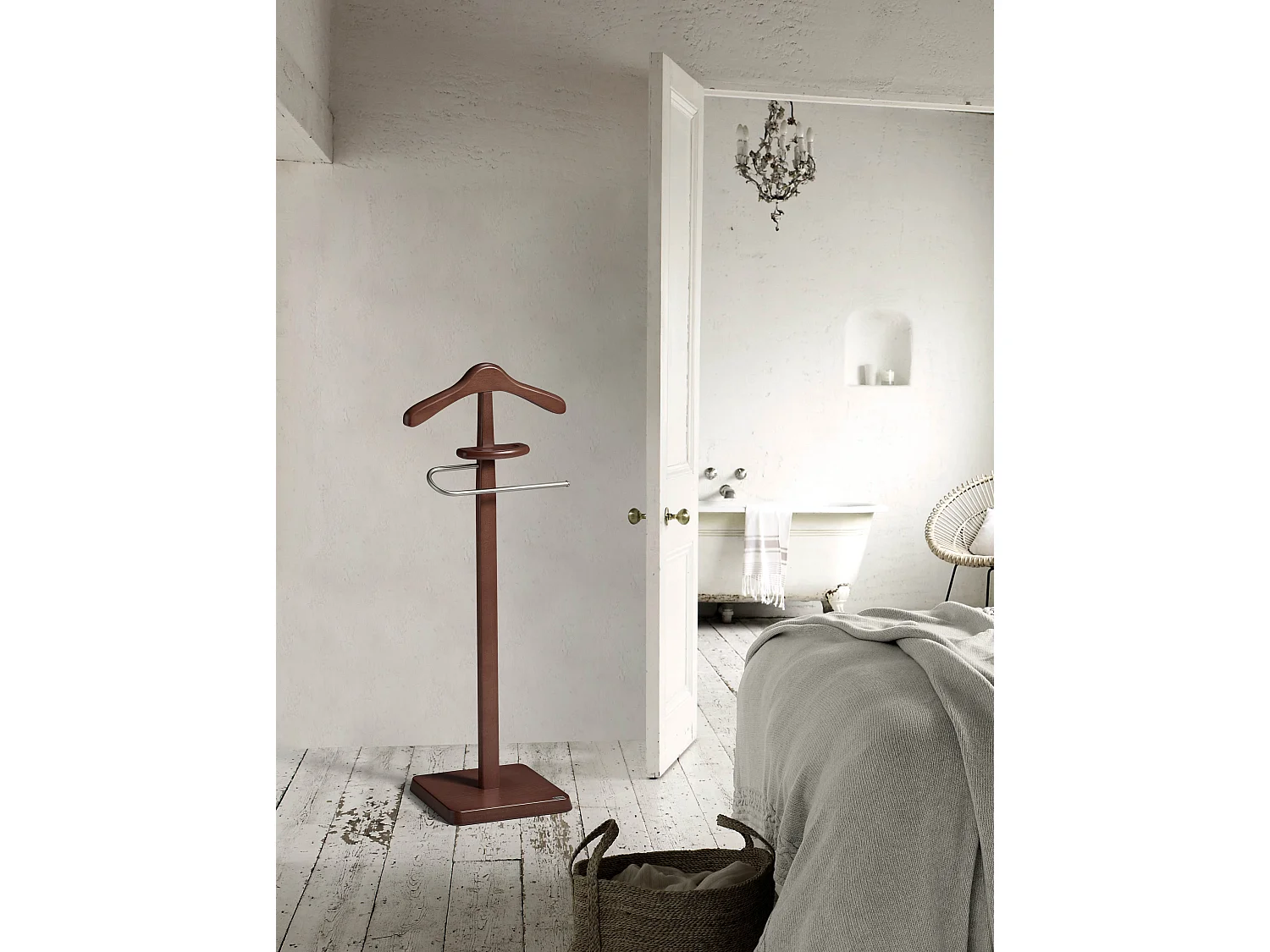 Valet de nuit - H112cm x L46cm x P34cm - hêtre massif noyer - Always