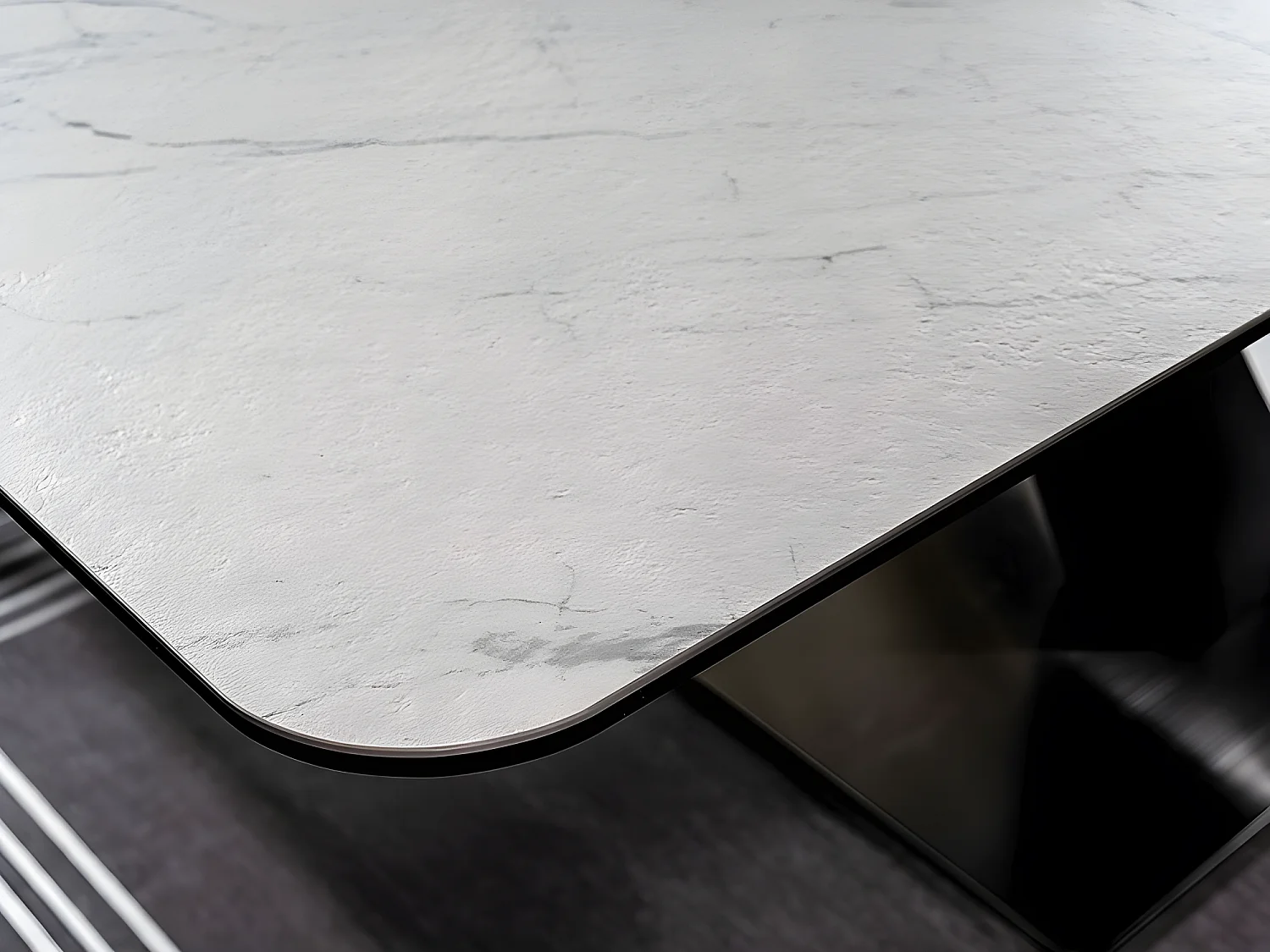 Table à manger extensible 160-220 x 90 x 76 cm - Blanc effet marbre/Noir mat