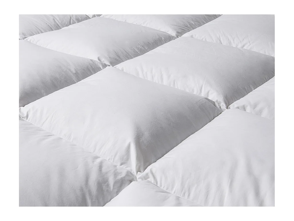 Zestaw DODO, kołdra z naturalnych materiałów 220 × 240 cm i 2 poduszki puchowe BAFFIN 65 × 65 cm