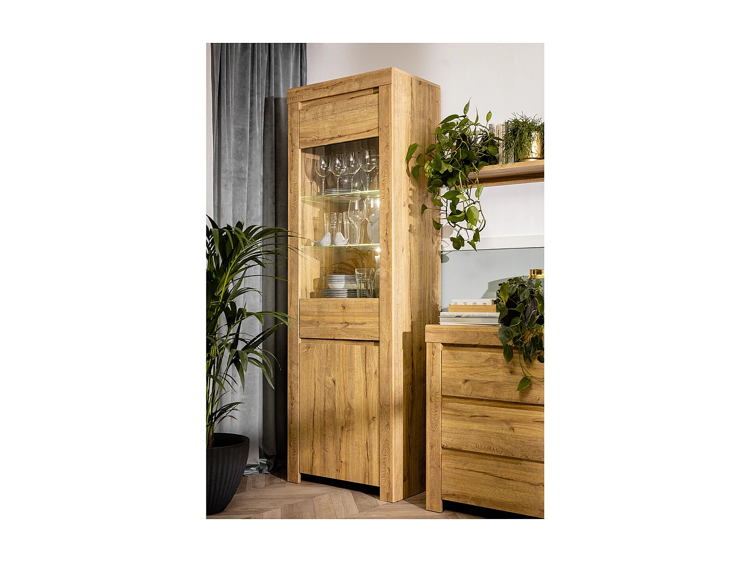 2-türige Vitrine Hella Holz