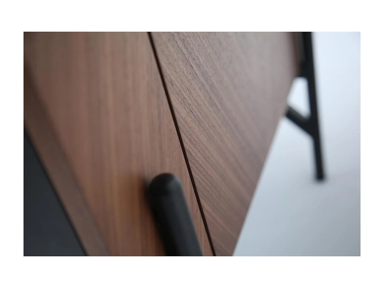 Meuble d'appoint vintage avec placard SEQUOIA