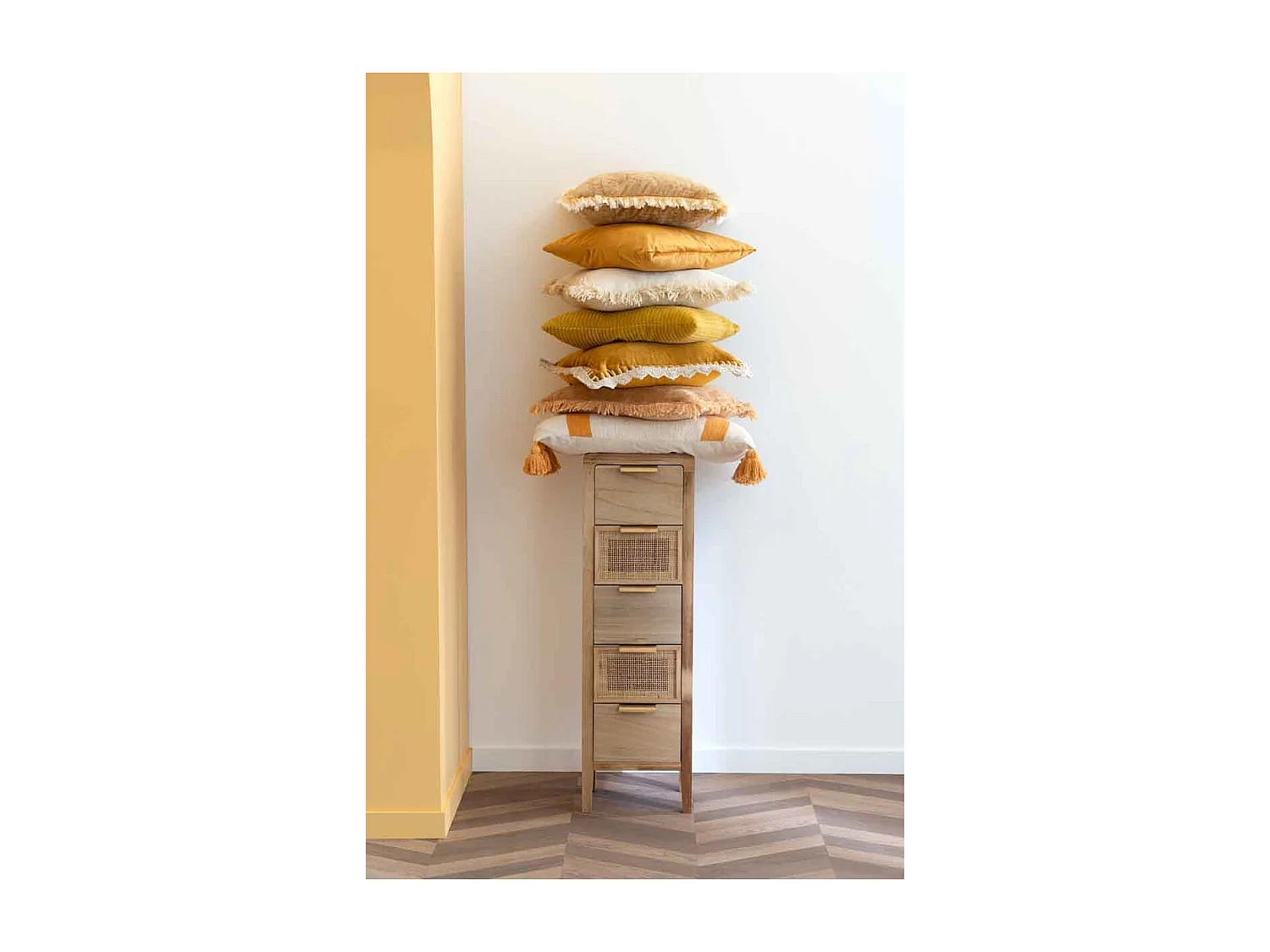 Cuscino quadrato con frange in cotone ocra 50x50cm