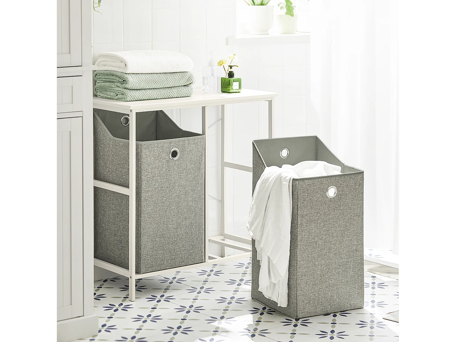 SoBuy BZR57-W Wasmand - Wassorteerder - Waskast voor Wasgoed in de Badkamer - met Legplank - 2 Compartimenten - 2 Verwijderbare Waszakken