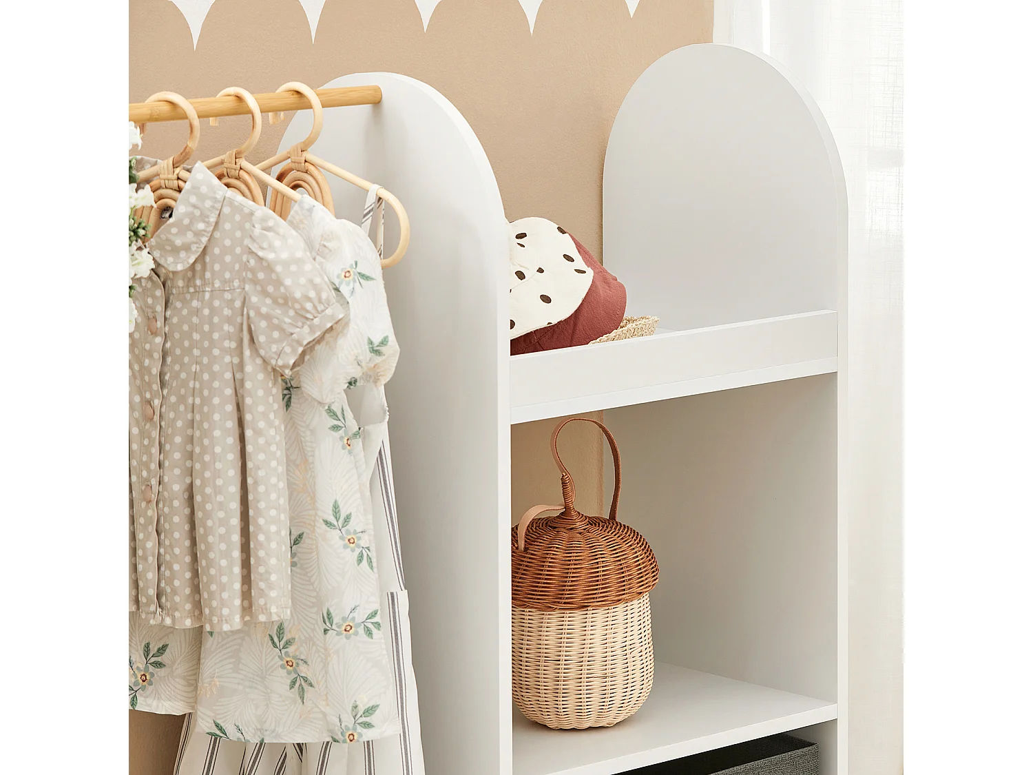 Portant Vêtements Chambre Enfant, Porte-vêtement, 3 Étagères, 1 Panier Et 3 Crochets, Kmb40-w