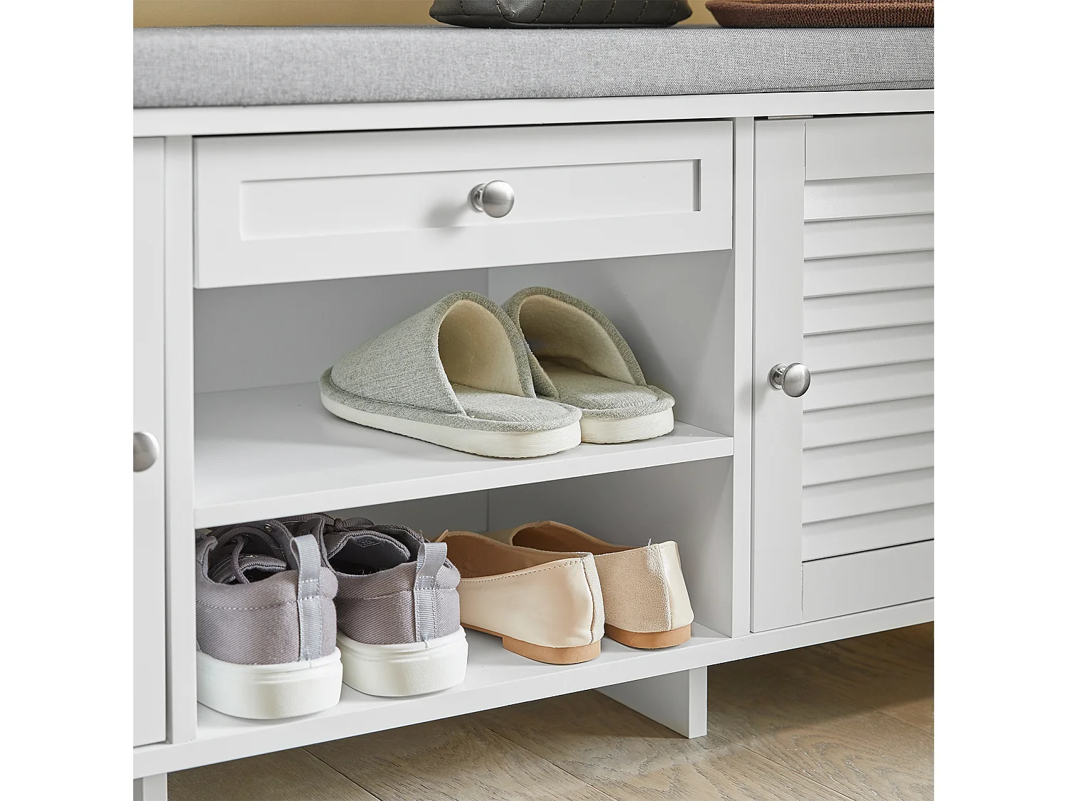 SoBuy FSR83-W Opbergbank met gestoffeerd kussen Lage kast Entree Schoenenkast Comfortabele bank