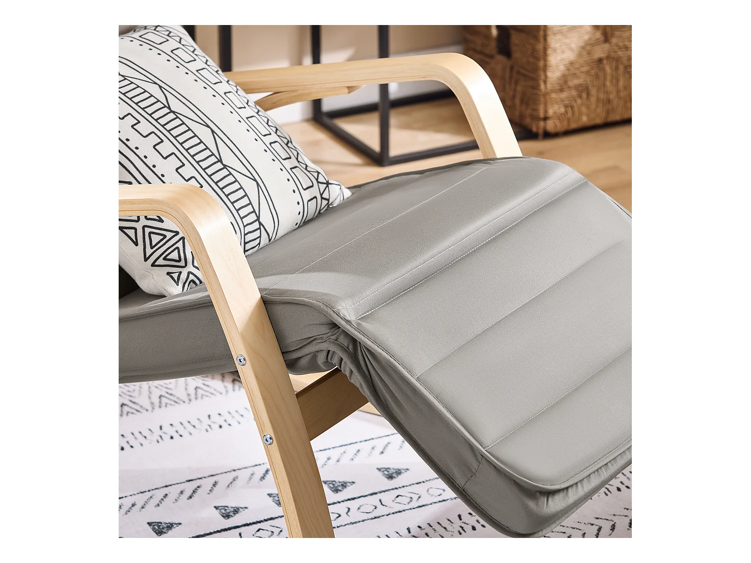 Bujane krzesło z regulowanym podnóżkiem FST16-DG