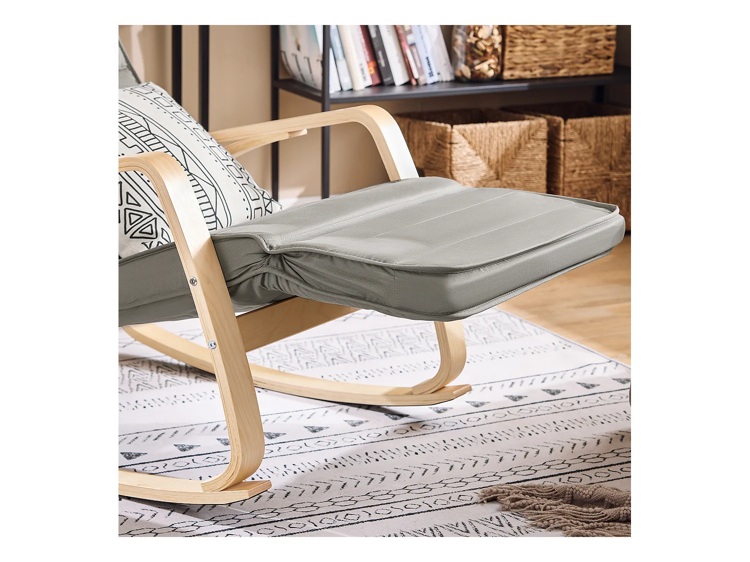 Bujane krzesło z regulowanym podnóżkiem FST16-DG