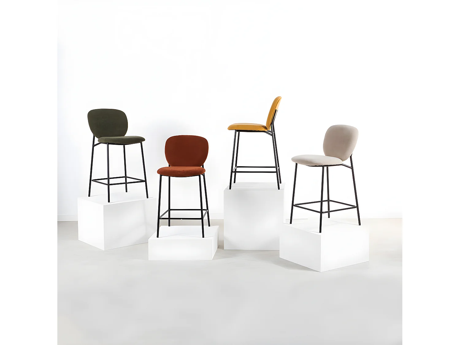 Dalby - Lot de 2 tabourets de bar en tissu et métal H65cm - Beige