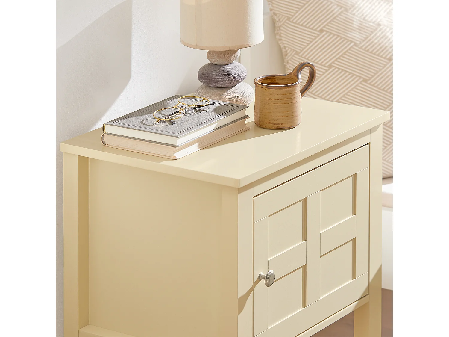 SoBuy FBT113-MI Nachtkastje, Bijzettafel, Lage Tafel, Opbergtafel met 1 Deur en 1 Opbergplank voor Slaapkamer, Woonkamer of Kantoor