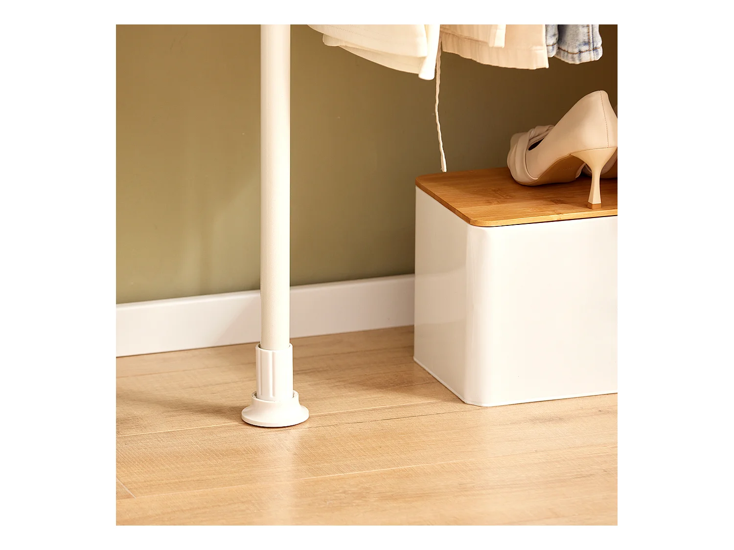 Garderoba z 2 drążkami teleskopowymi FRG109-W