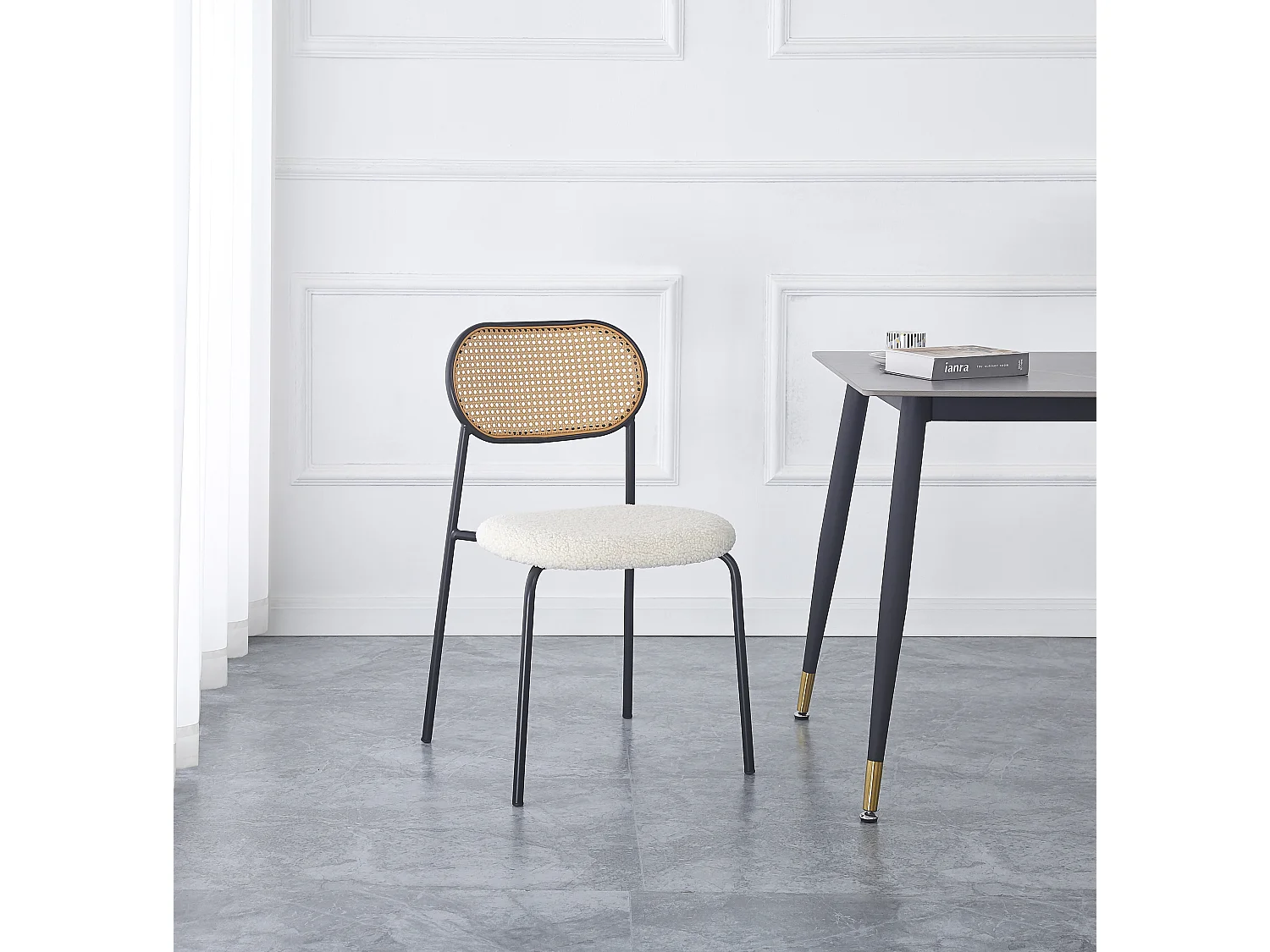 Lot de 2 chaises en métal et cannage avec assise bouclettes