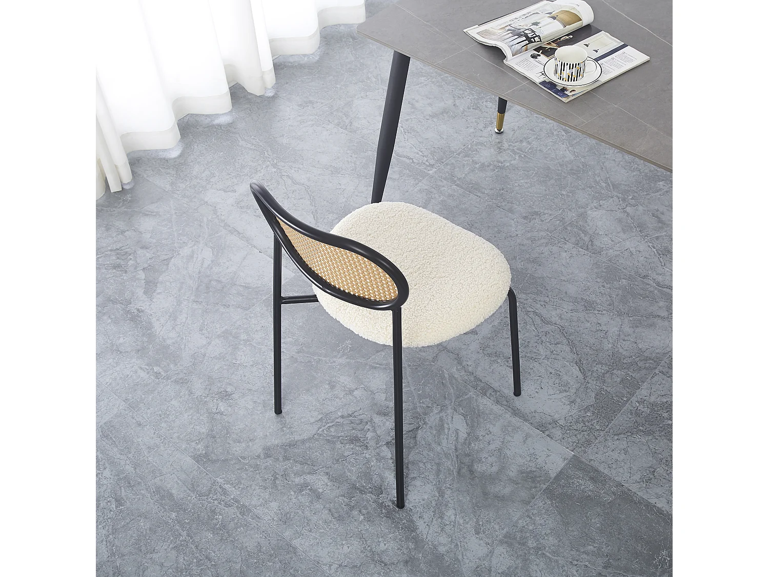 Lot de 2 chaises en métal et cannage avec assise bouclettes