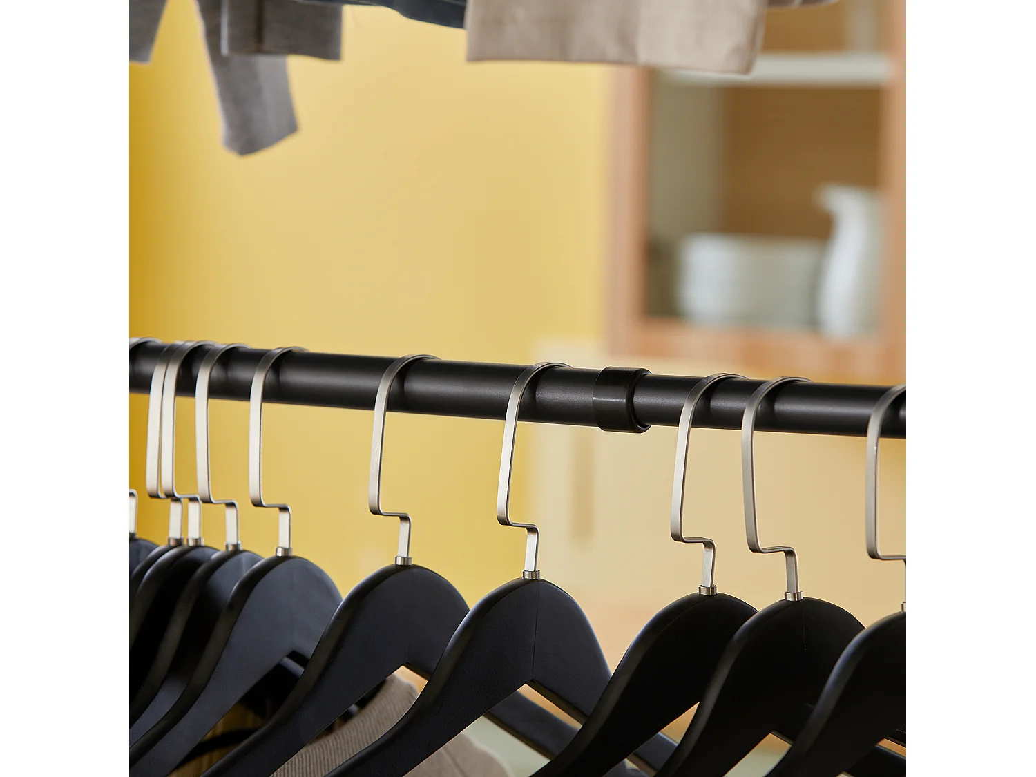 SoBuy KLS04-Sch Kledingrek Klerenrailsysteem Opbergsysteem Telescopisch Kledingrek