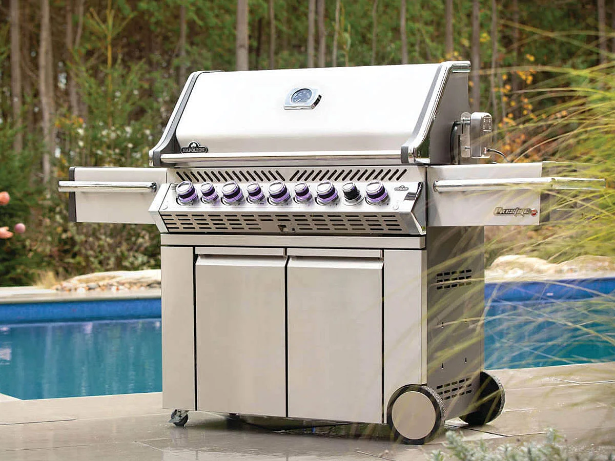 Barbecue à gaz Prestige Pro 665 SIB inox 5 brûleurs + Sizzle Zone + brûleur arrière + fumoir - Napoleon