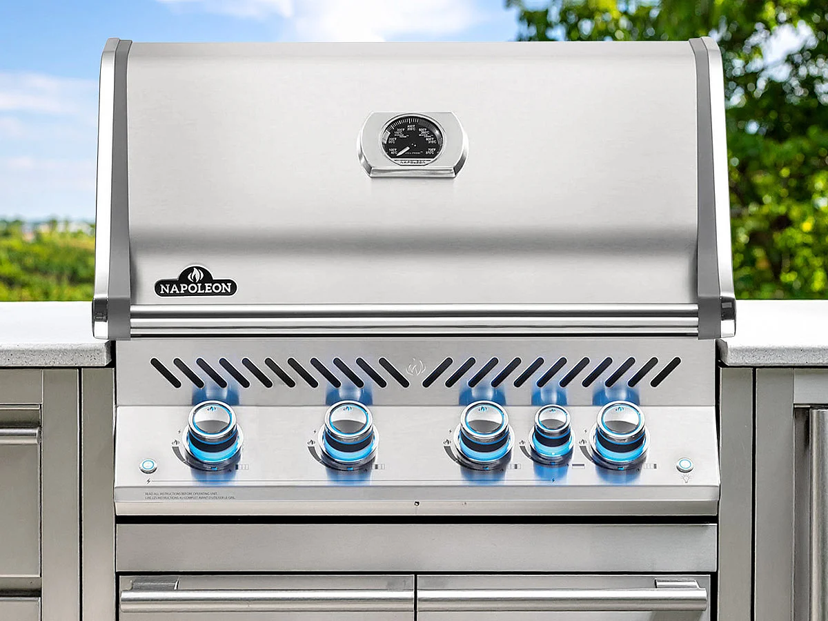 Barbecue à gaz encastrable Prestige Pro 500 inox 3 brûleurs + Sizzle Zone + brûleur arrière - Napoleon