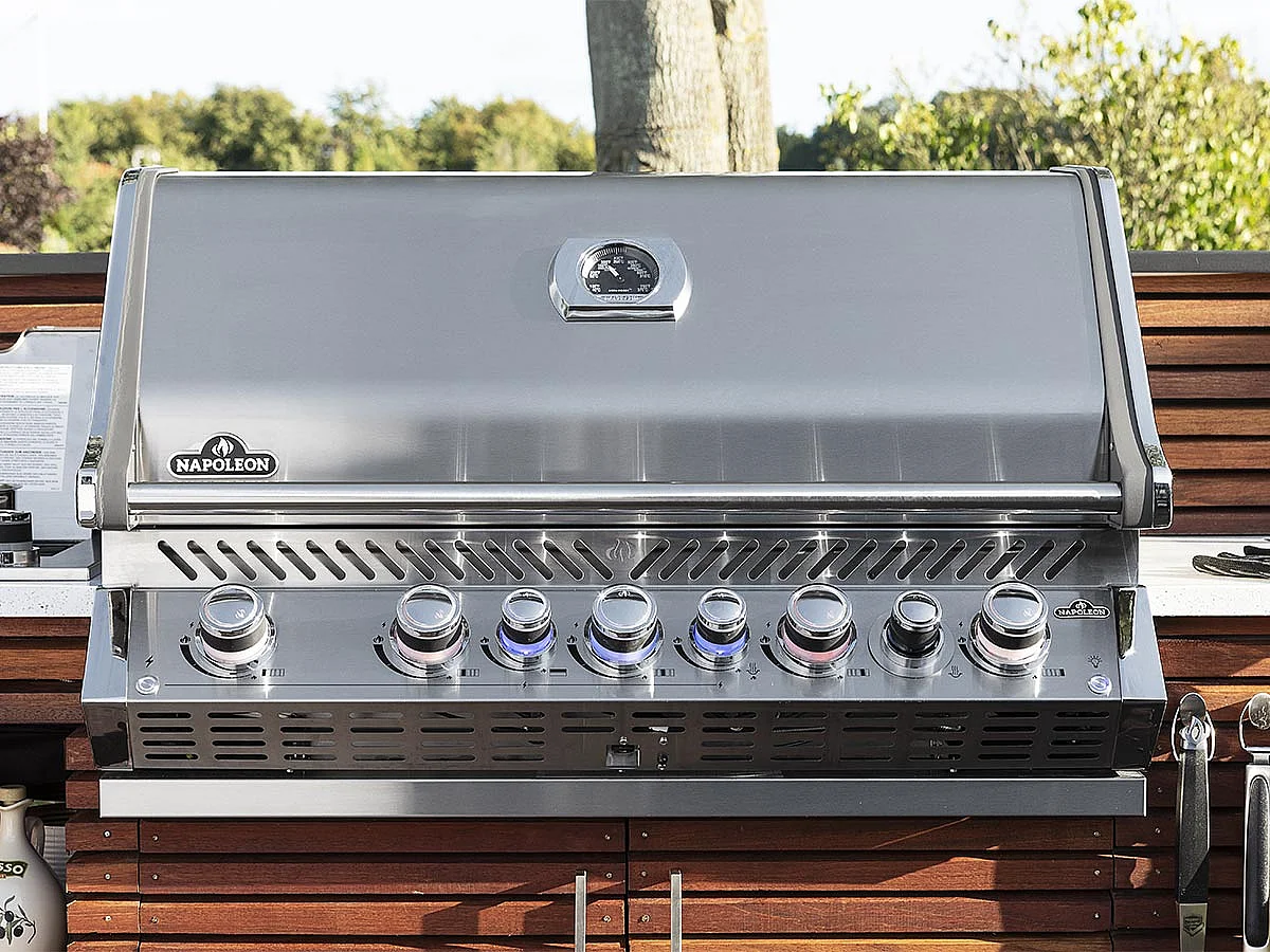 Barbecue gaz encastrable Prestige Pro 665 inox 5 brûleurs + Sizzle Zone + brûleur arrière + Fumage - Napoleon