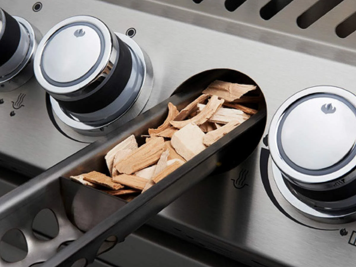 Barbecue gaz encastrable Prestige Pro 665 inox 5 brûleurs + Sizzle Zone + brûleur arrière + Fumage - Napoleon