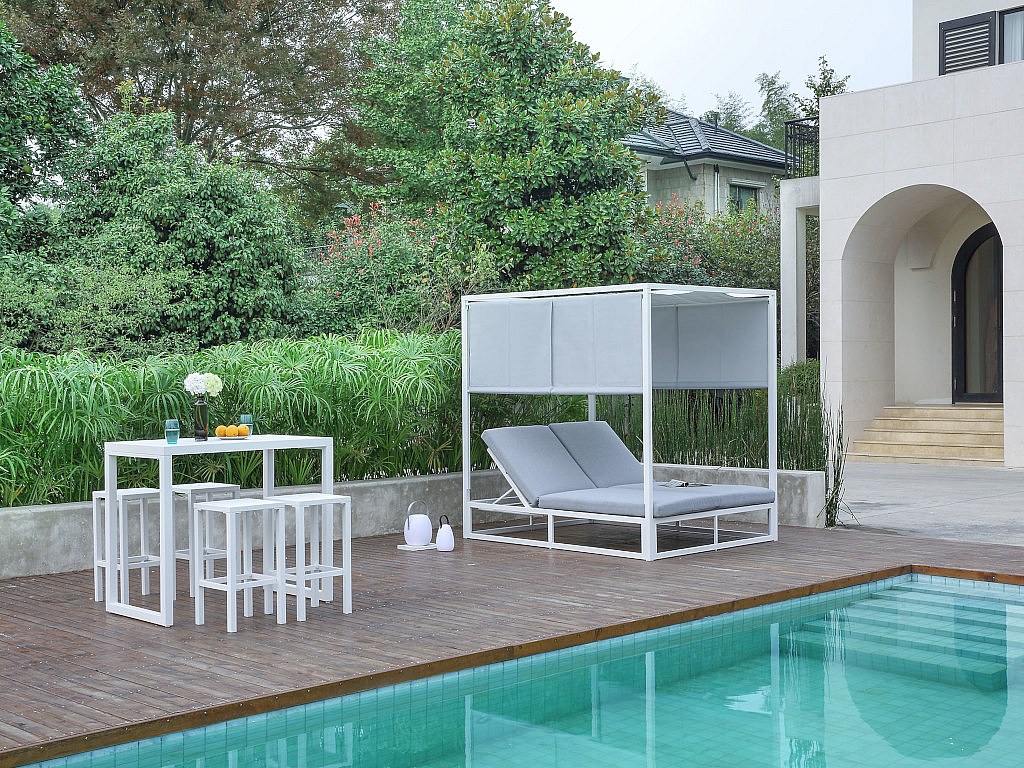 Gartenbar Aluminium WALPOLE - Tisch & 4 Stühle - Weiß jetzt günstig