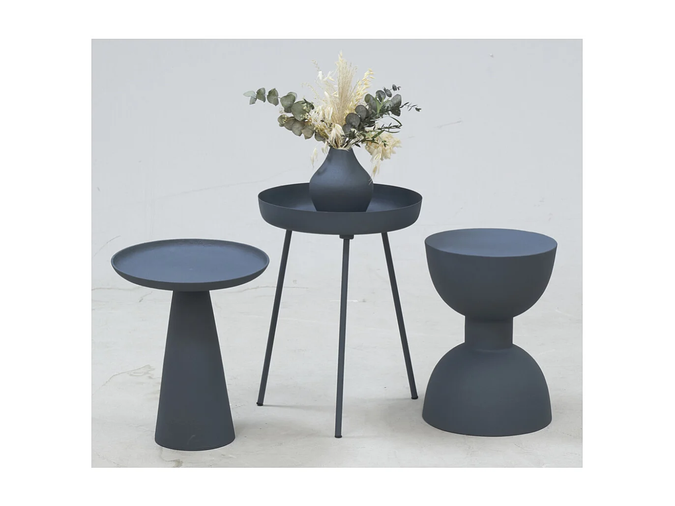 Table d'appoint ronde en métal Sablier