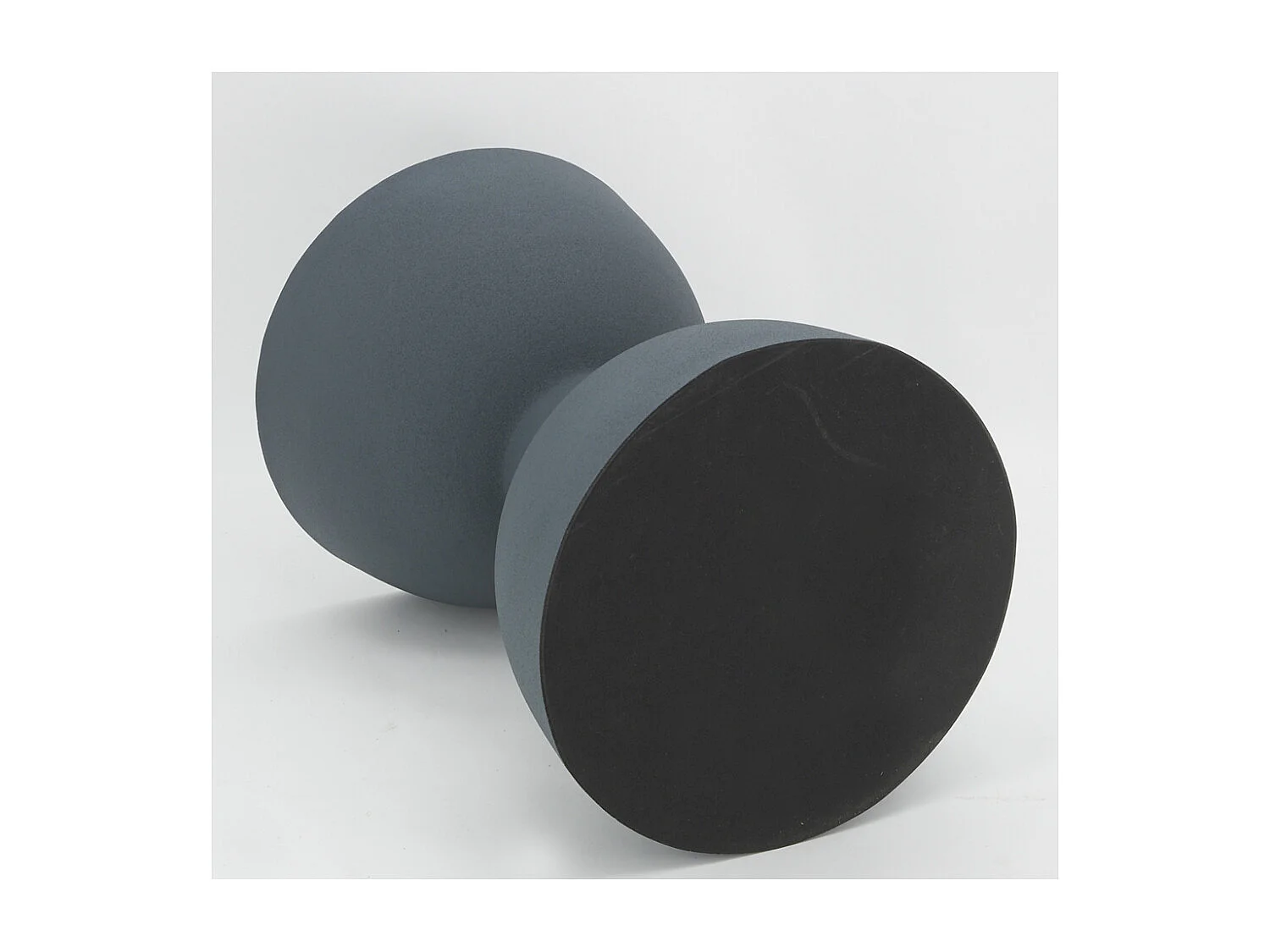 Table d'appoint ronde en métal Sablier