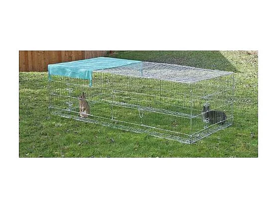 Enclos extérieur avec toit