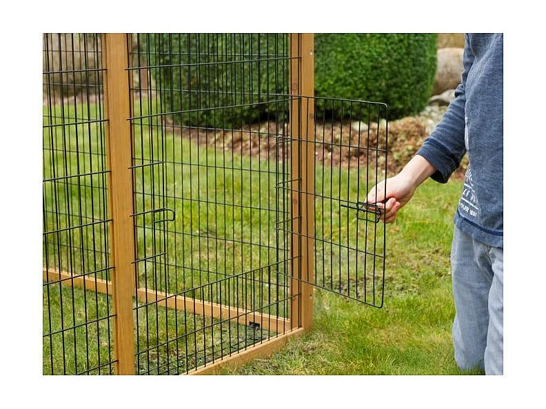 Enclos extérieur pour petits animaux avec dispositif anti-fugue