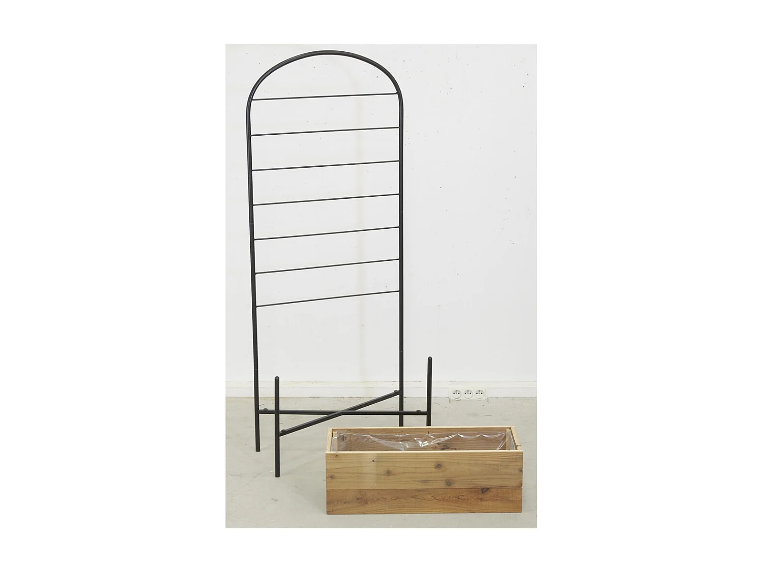 Jardinière en bois avec treillis en métal + 4 seaux