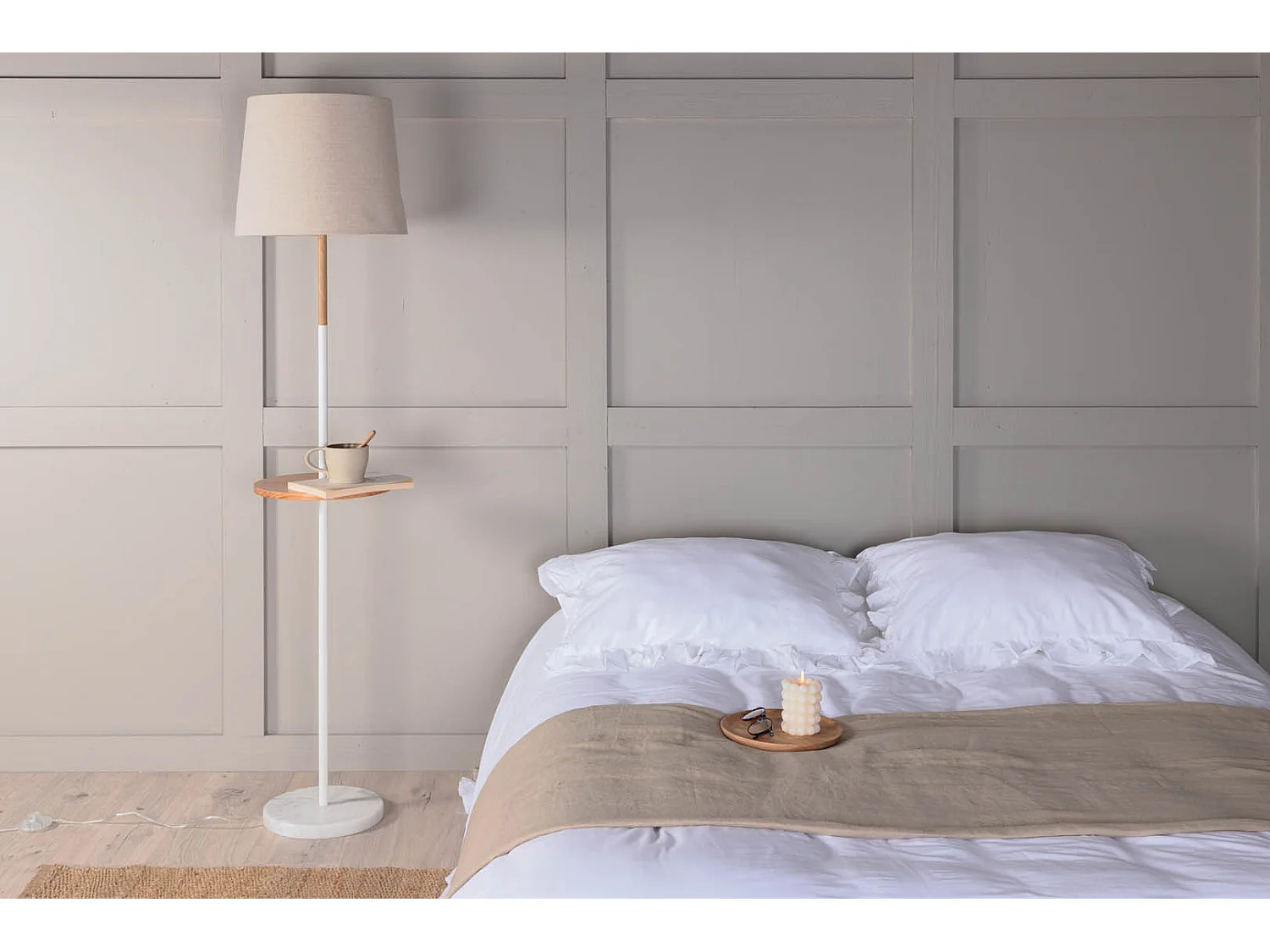 Hattman éclairage lampadaire 36x36x165cm tissu beige, blanc, bois.