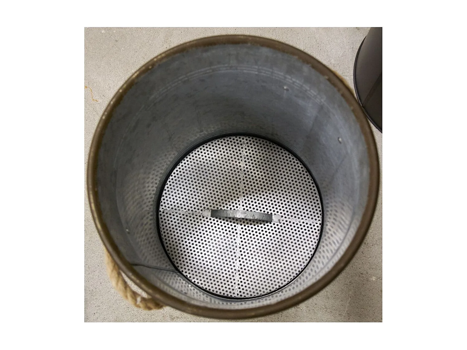 Tabouret et seau à pellets