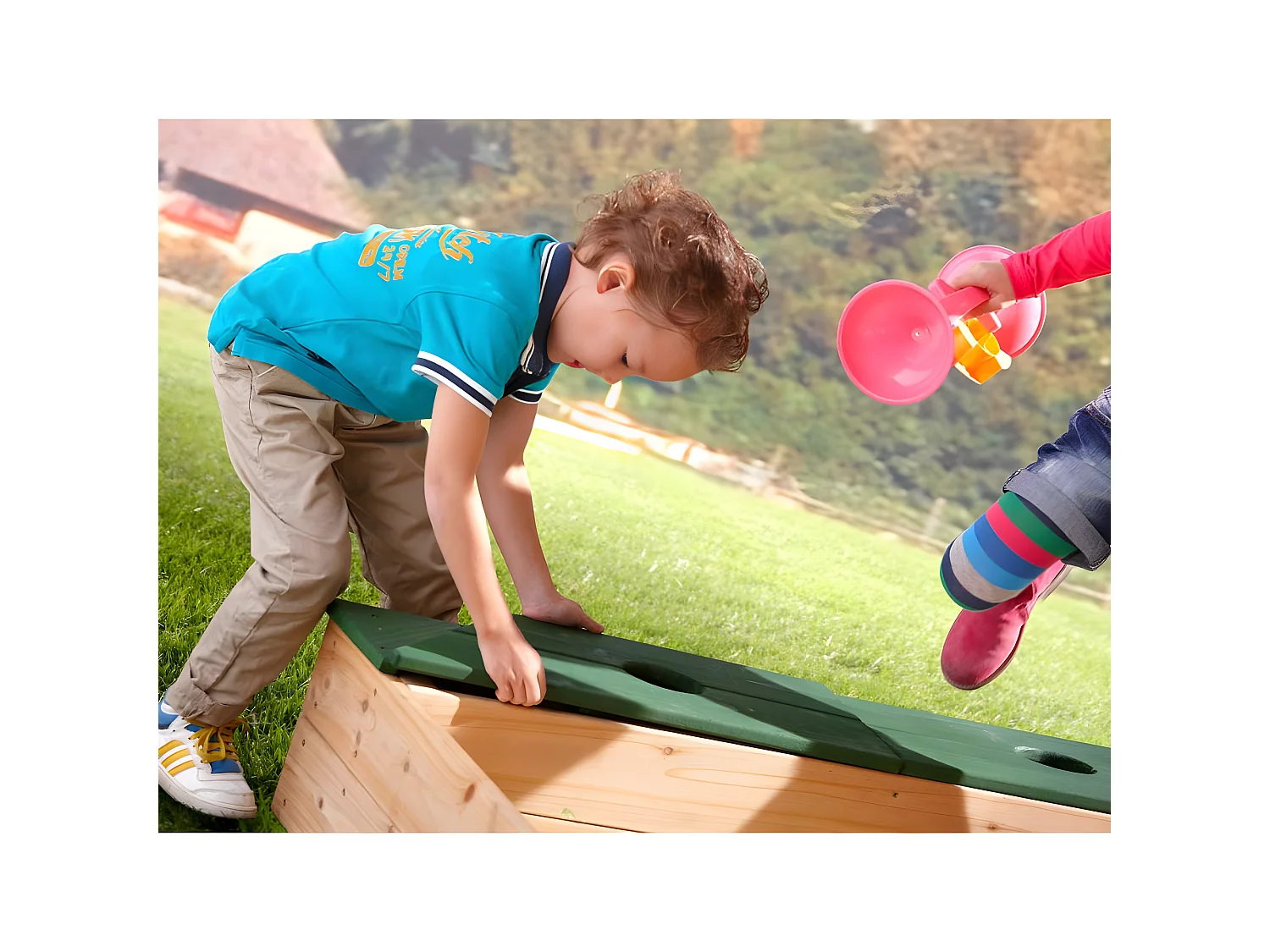 Cajón de arena de madera con almacenamiento y lona Amy