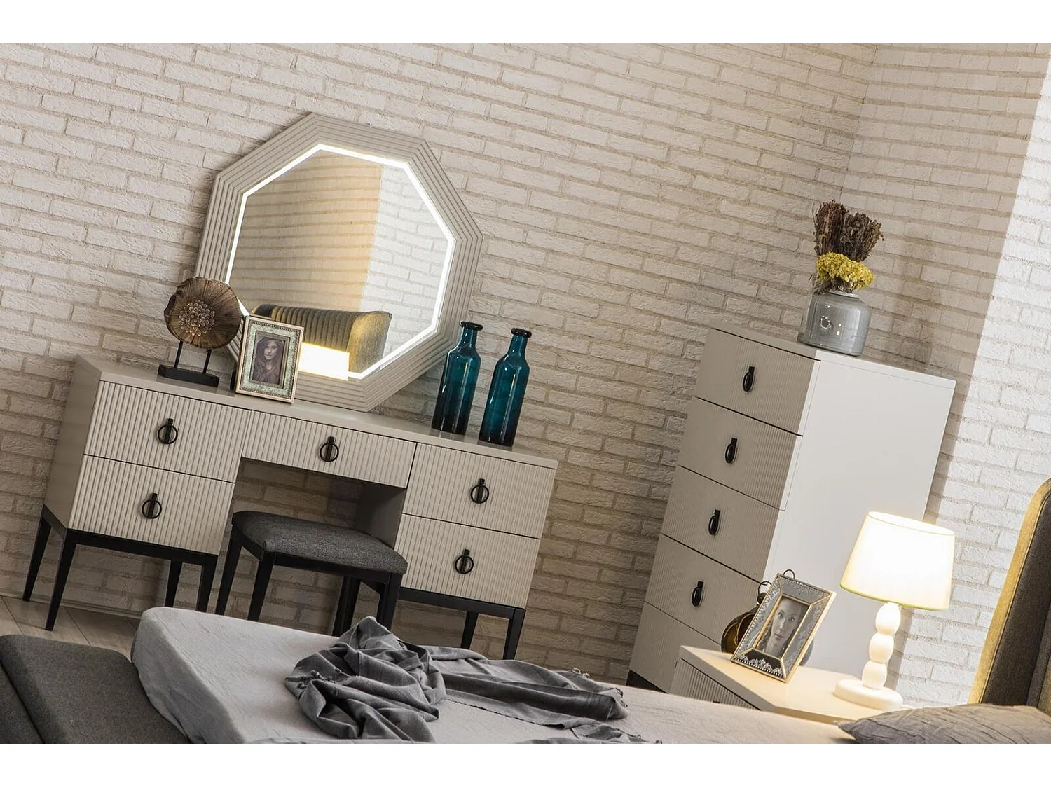 Kommode Holz Schränke Konsolen Schlafzimmer Moderner Hochschrank Sideboard