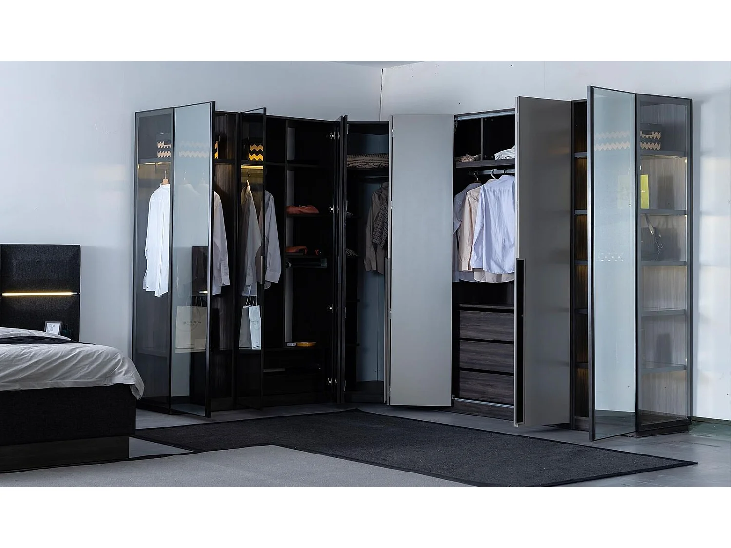 Eleganter Schlafzimmer Kleiderschrank Glasschrank Durchsichtige Fronten Schrank