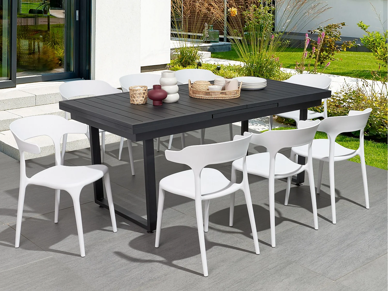Indoor und Outdoor Stuhl 8er Set Kunststoff weiß stapelbar Skandi Modern Gubbio