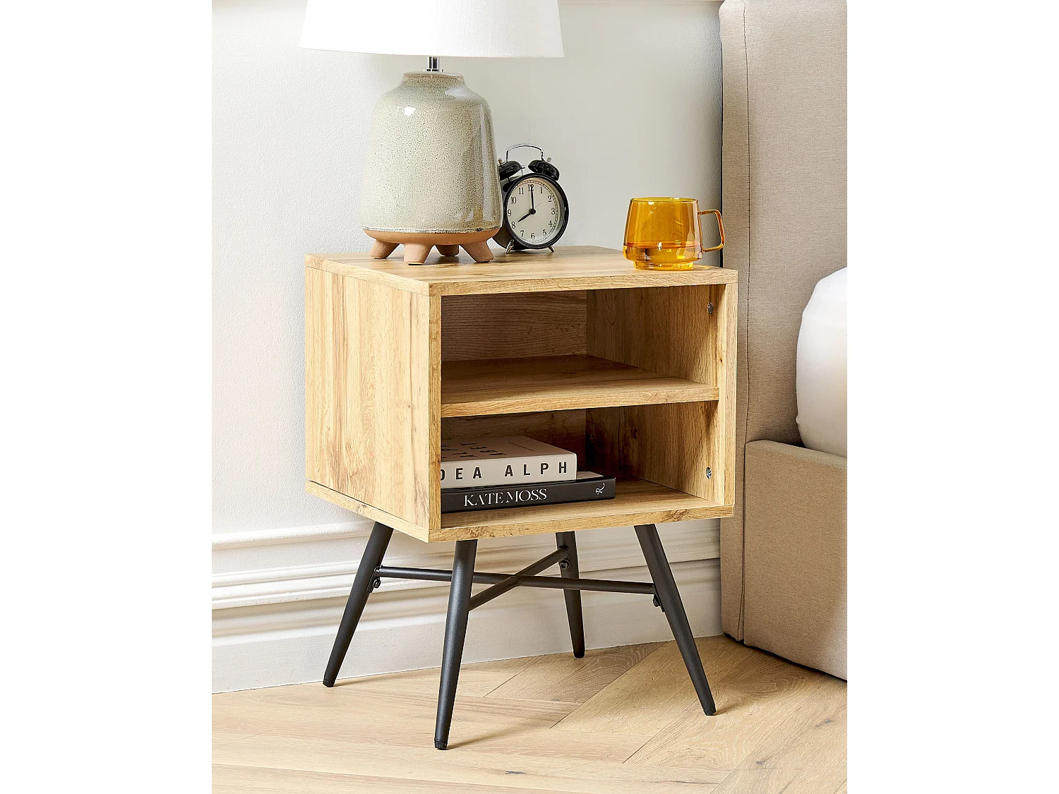 Minimalistischer Nachttisch Kommode 2 Offene Ablagen Helles Holz Finish Lubock