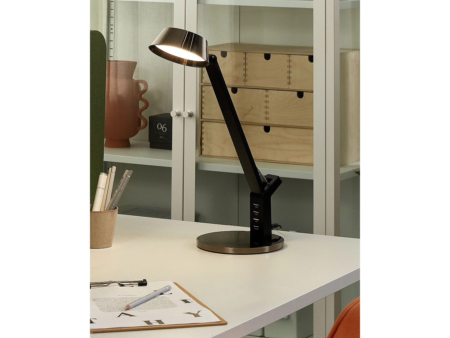 Lampe de bureau LED CHAMAELEON avec port USB Métal Laiton