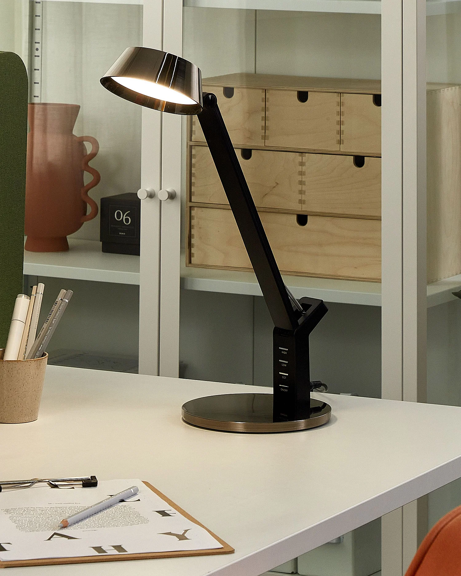 Lampada da scrivania a LED CHAMAELEON con porta USB Metallo Ottone