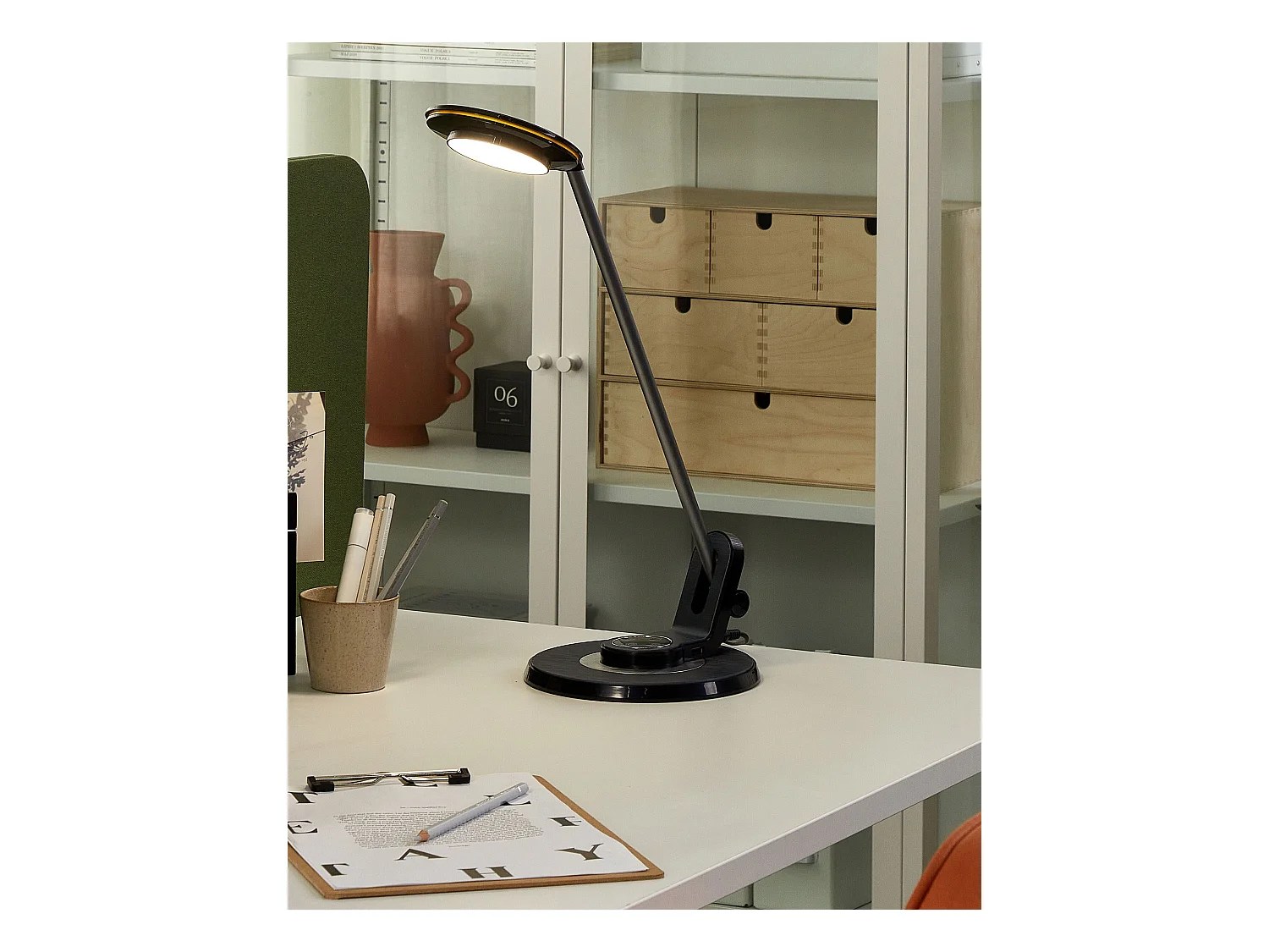 Schreibtischlampe LED mit USB-Port schwarz / silber verstellbar dimmbar Corvus