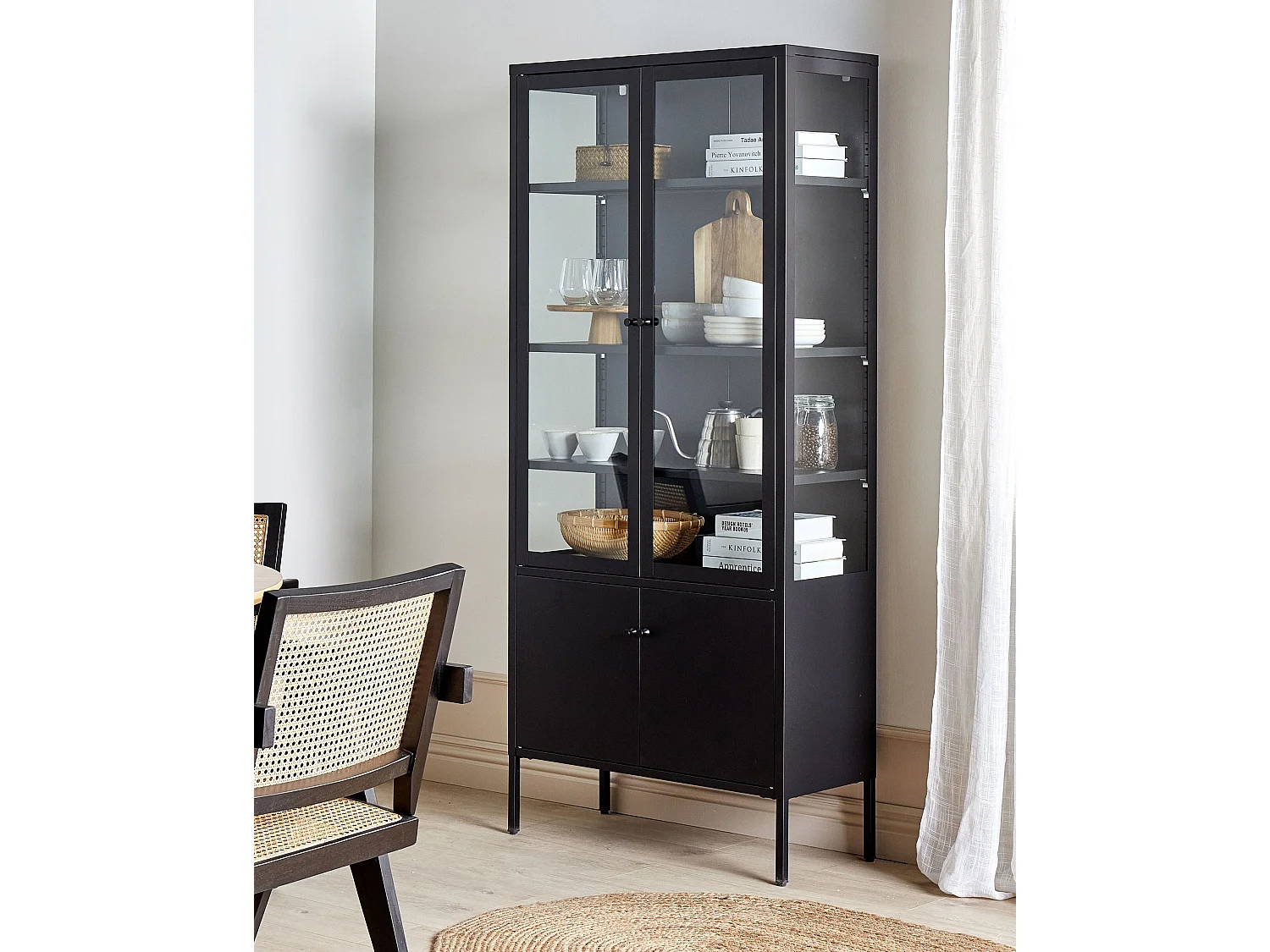 Hohe Vitrine Metall schwarz 5 Fächer 180 cm mit 2 Glastüren Industrie Stil Oxted