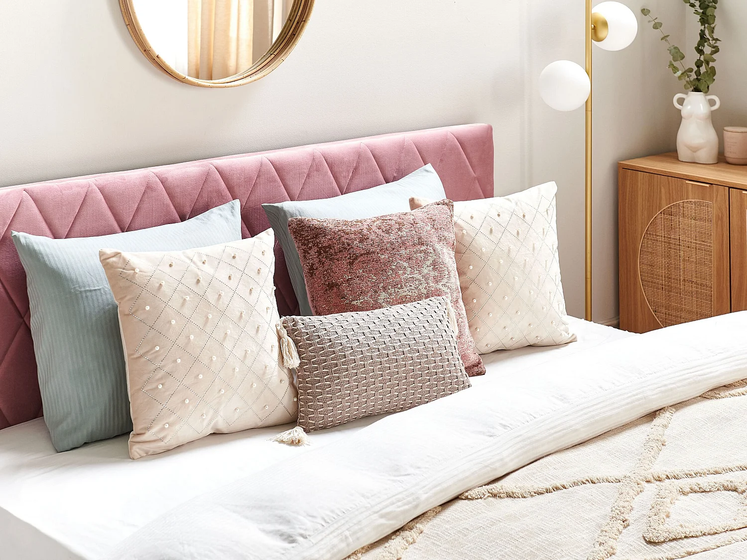 Lot de 2 coussins décoratifs YARROW Velours 45 x 45 cm Beige Motif géométrique