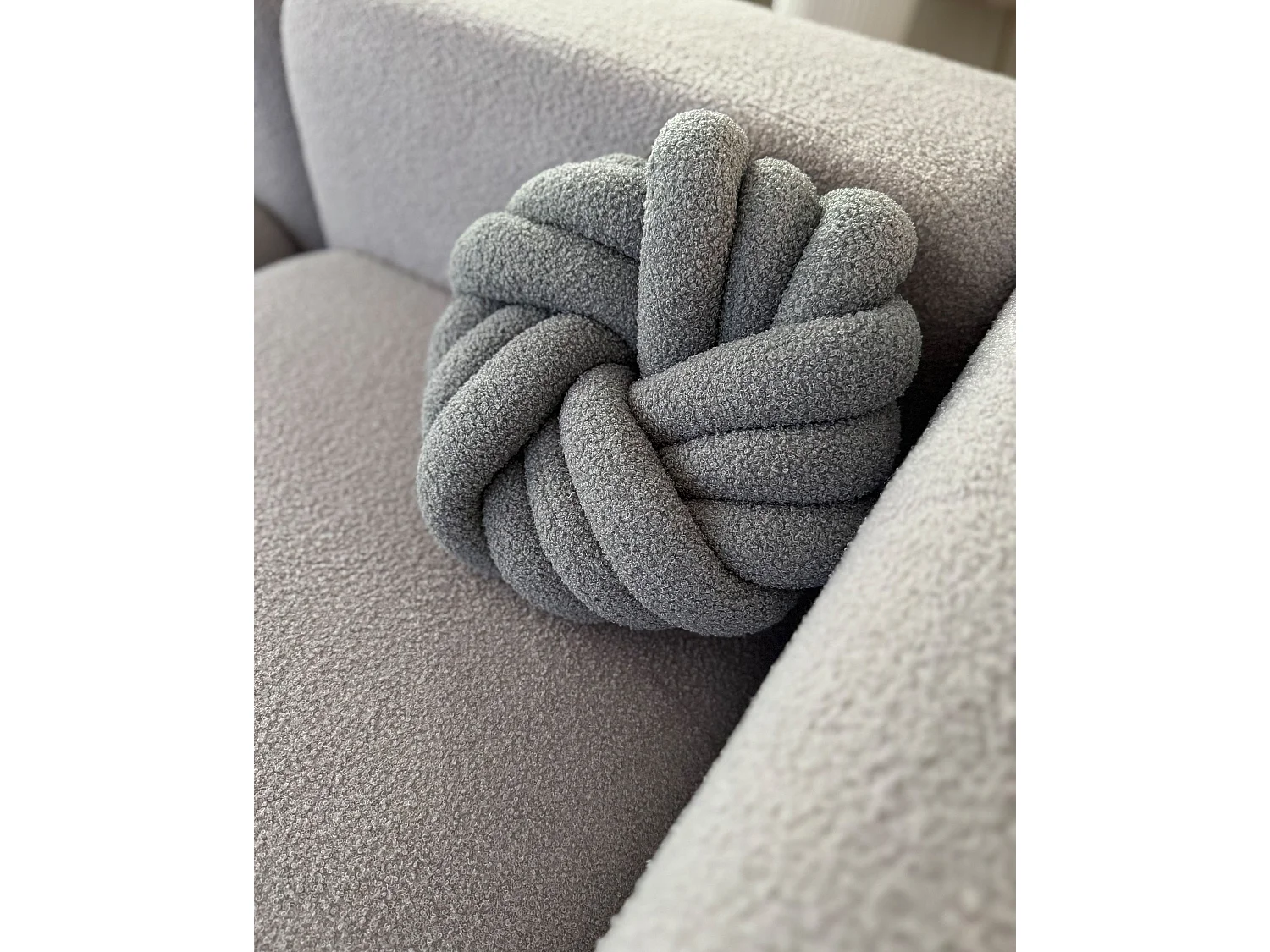 Set van 2 decoratieve kussens AKOLA Bouclé 31 x 31 cm Grijs Effen