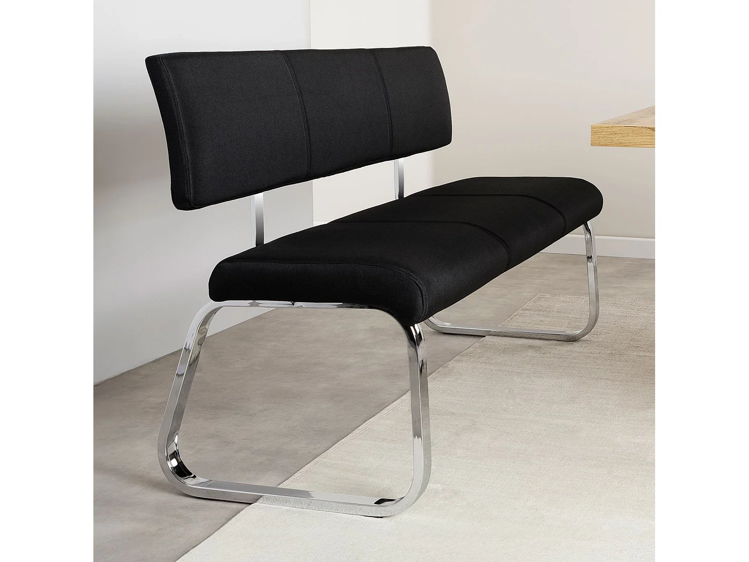 Banc design VILAS siège avec 3 places, banquette au piètement chromé et dossier au revêtement en tissu noir