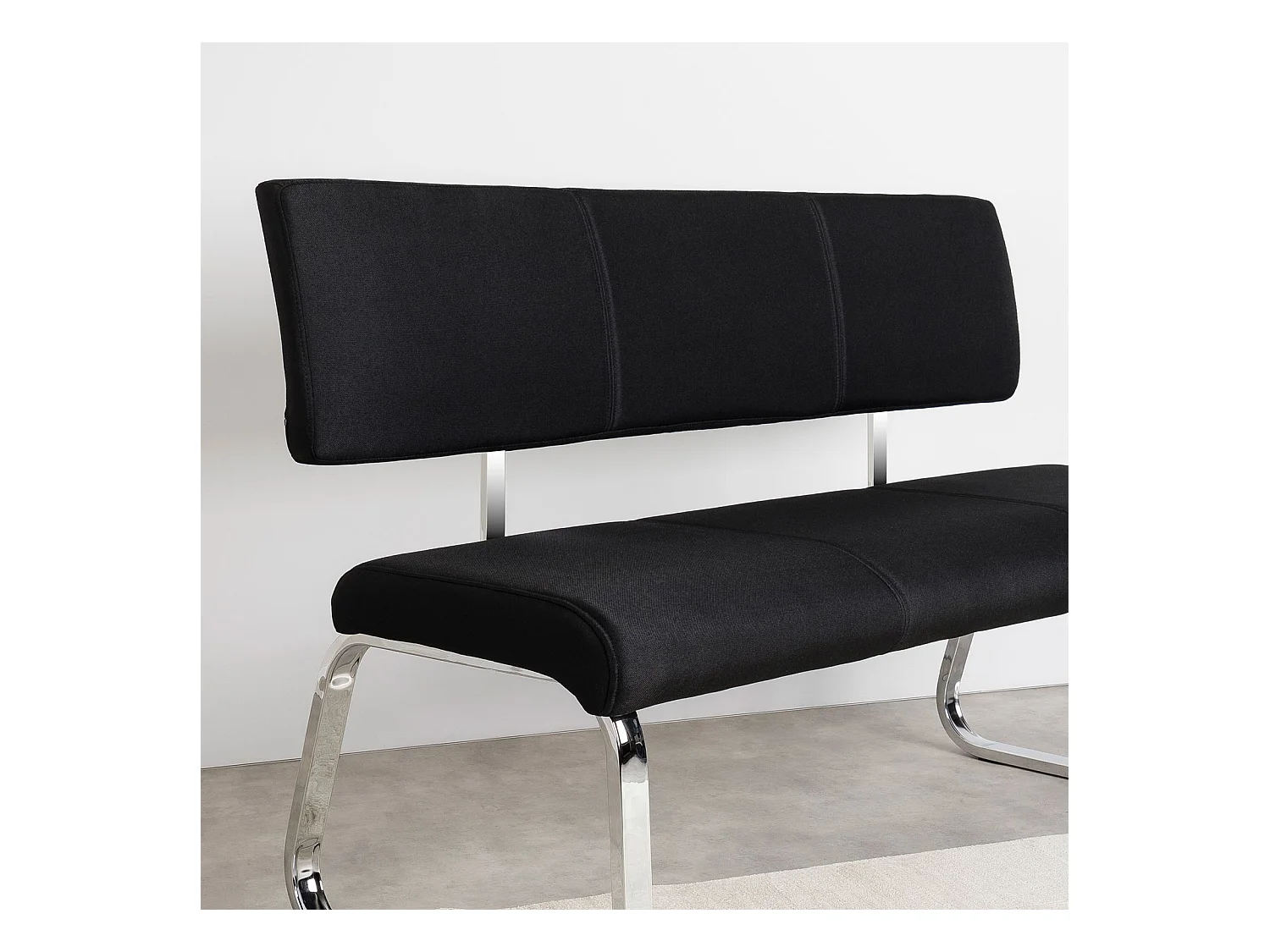 Banc design VILAS siège avec 3 places, banquette au piètement chromé et dossier au revêtement en tissu noir