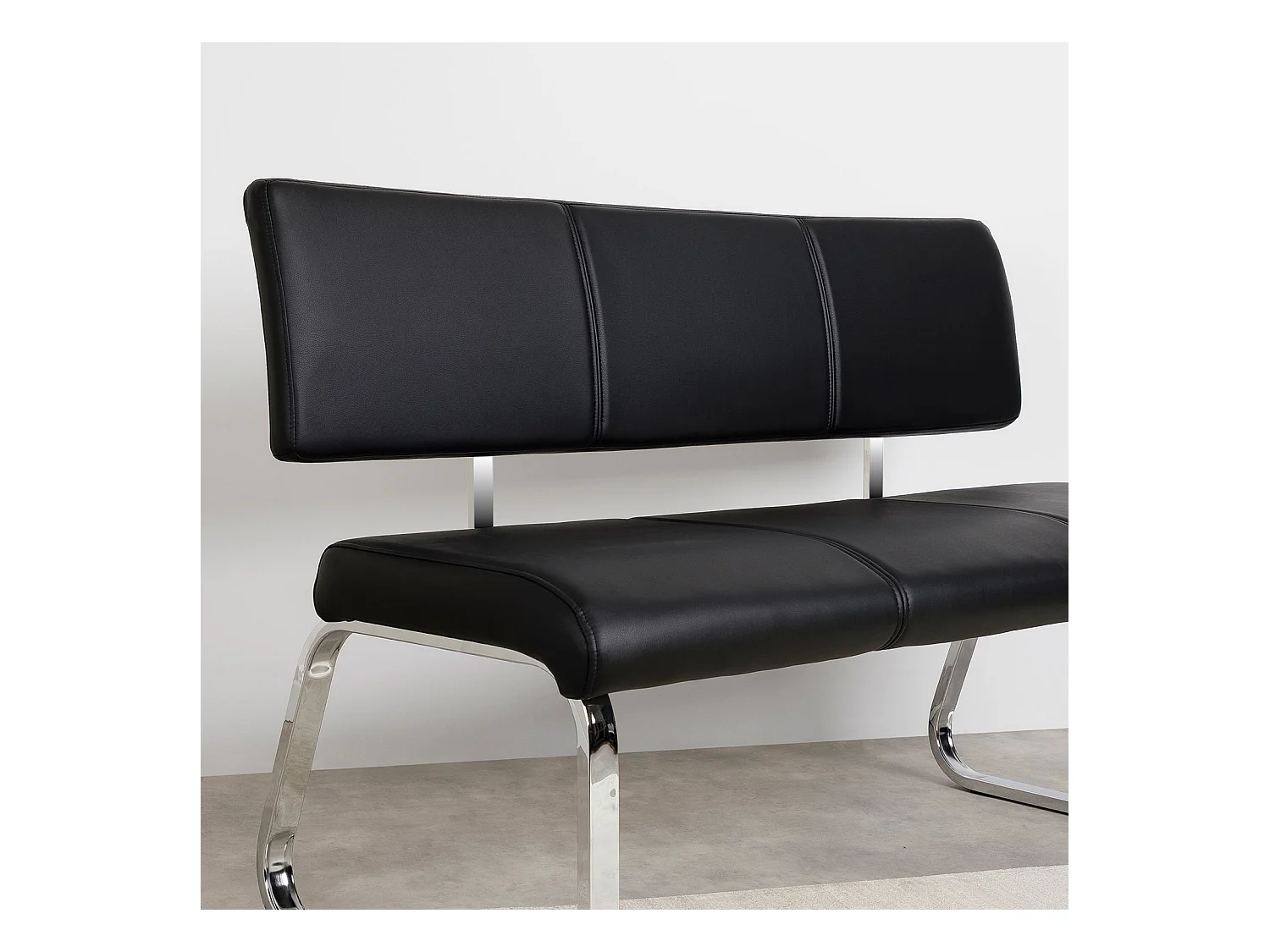 Banc design VILAS siège avec 3 places, banquette au piètement chromé et dossier au revêtement synthétique noir