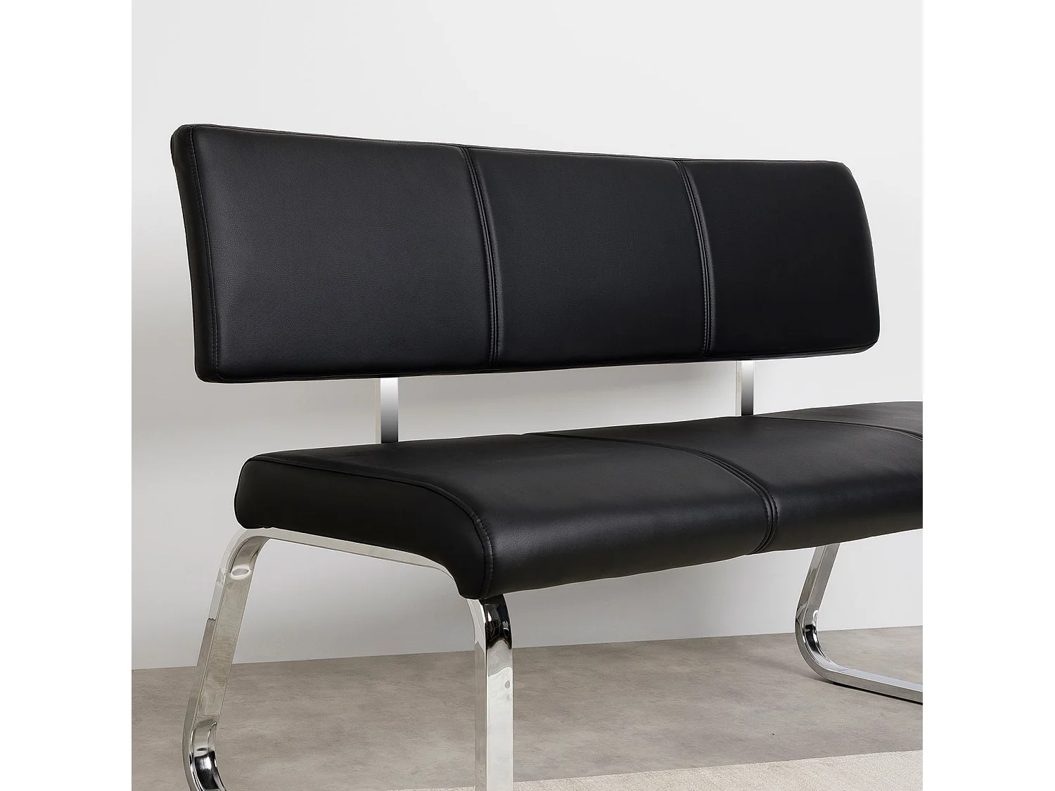 Banc design VILAS siège avec 3 places, banquette au piètement chromé et dossier au revêtement synthétique noir